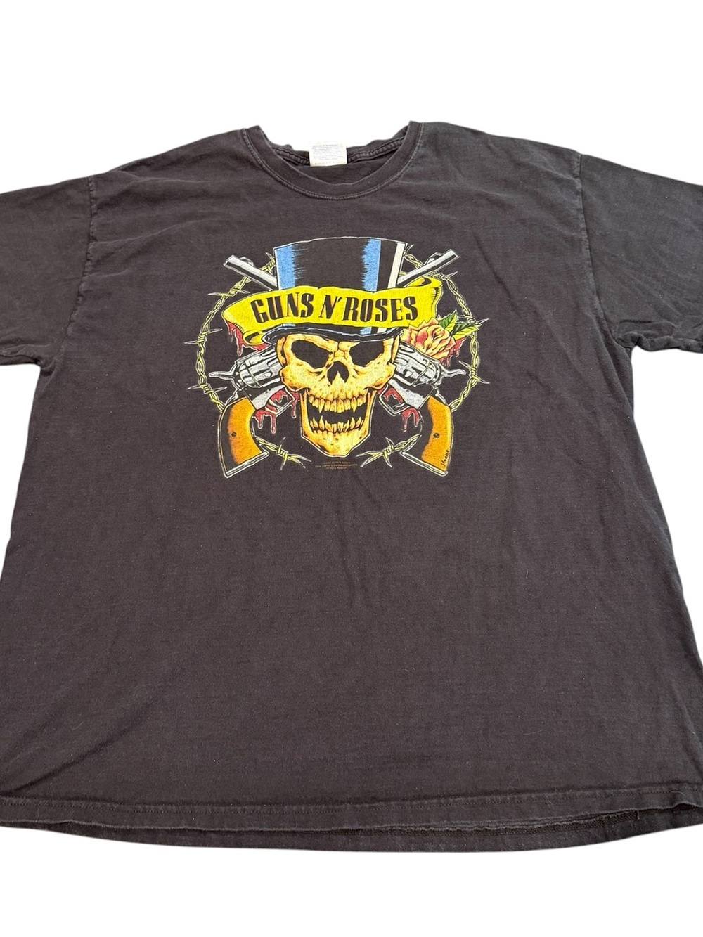 Vintage Guns n Roses pistols & skulls 2005 men’s XL t shirt black Y2K band